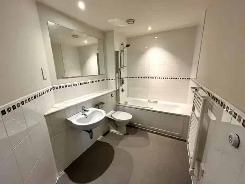 2 Bedroom Apartment Unfurnished Parking Secure Access