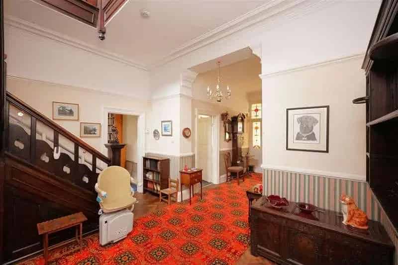 6 Bed Detached House for Sale