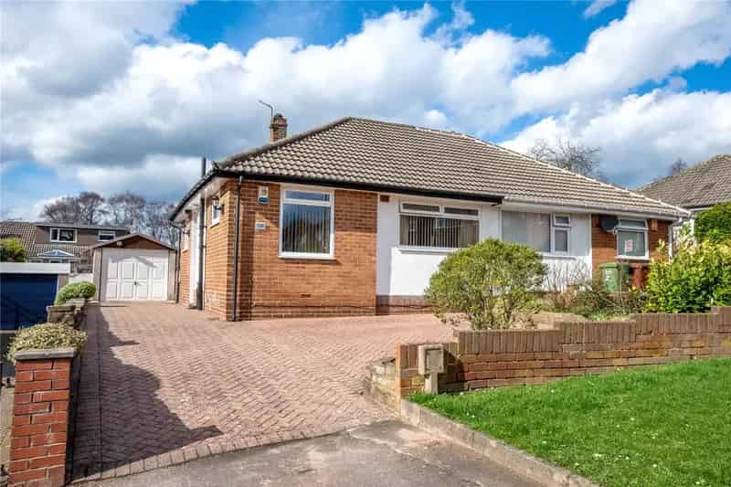 Charming 2-Bed Semi-Detached Bungalow in Cookridge