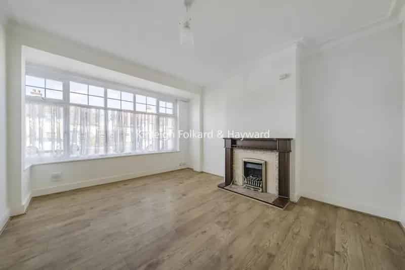 Spacious 3-Bed Semi-Detached House - Newly Refurbished