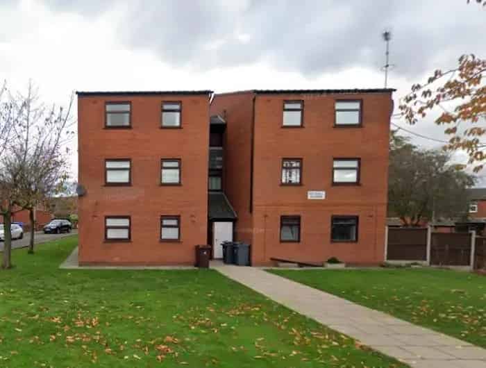2 bed flat in Town Centre Area