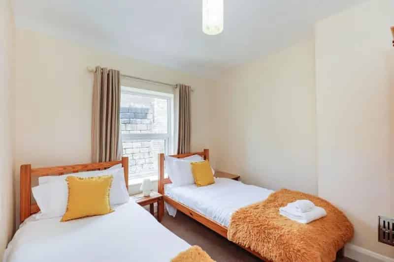 3 Bed Semi-Detached House For Sale Near Valley Gardens