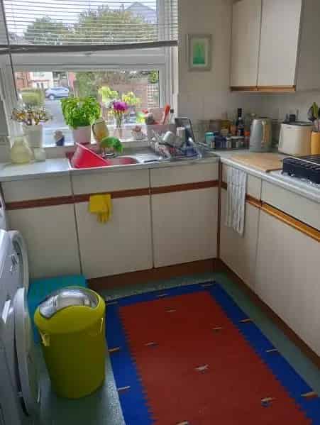 One Bed Ground Floor with Parking Near Shops and Park