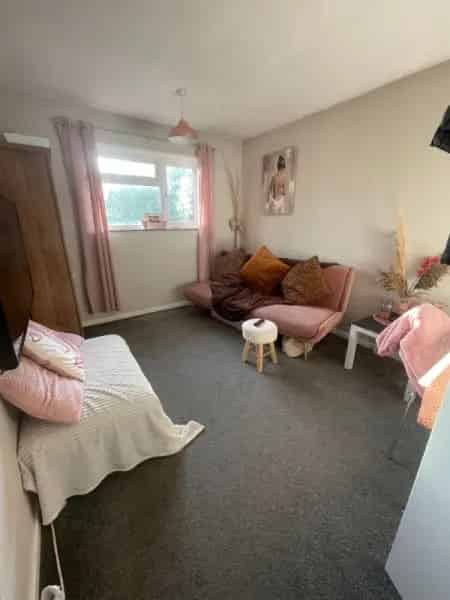 2 Bed Flat Swap Near Robertsbridge Battle - Newly Renovated