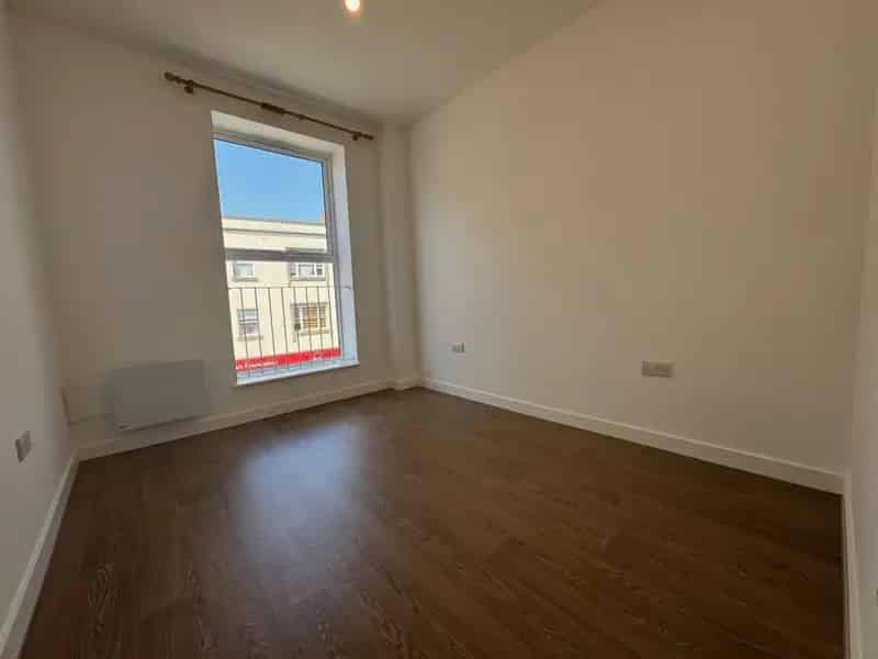 Town Centre 1-Bed Apartment All White Goods Included