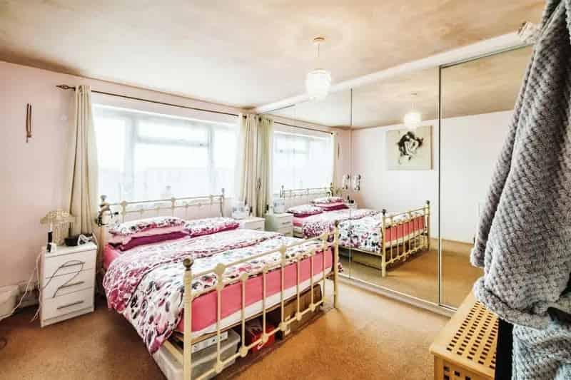 4 Bedroom Family Home with Off-Street Parking and Garden