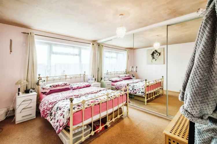 4 Bedroom Family Home with Off-Street Parking and Garden