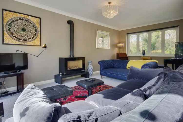 3 Bedroom Detached House for Sale Near Golf Course