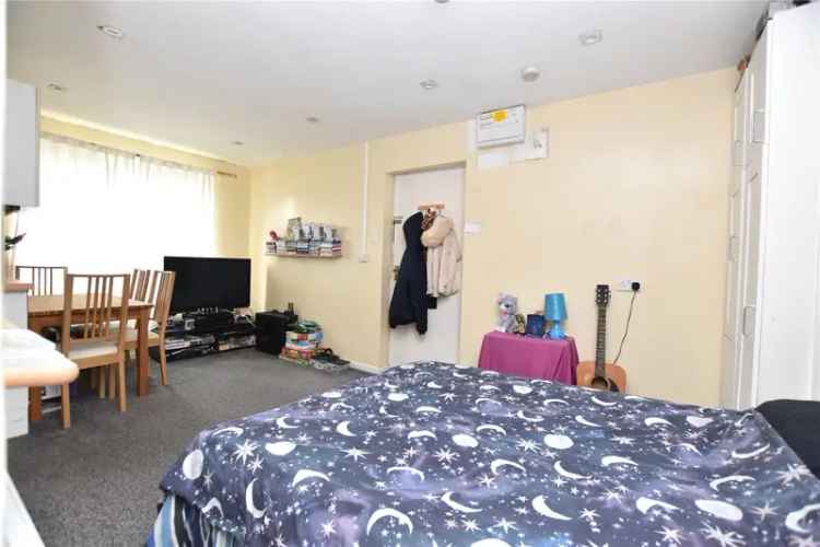 Apartment For Sale in Leeds, England