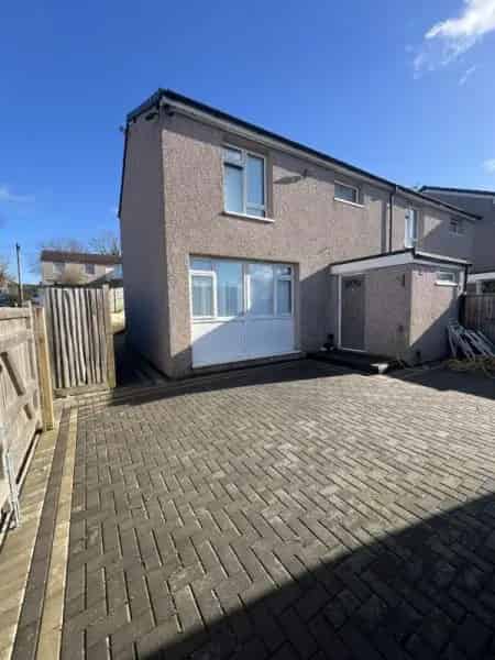 3 Bedroom House Tunbridge Wells Near Shops Schools and Train Station