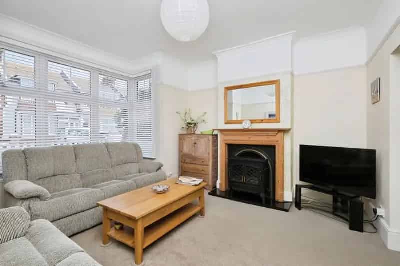 Three-Bedroom House Near Princes Park and Seafront