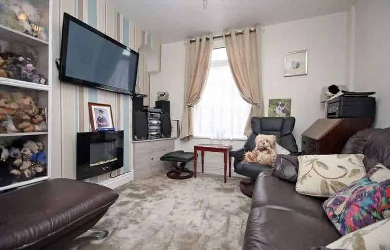 2 bed house for sale