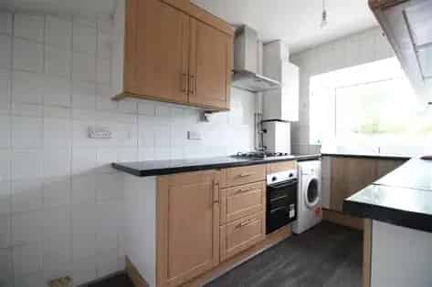 3 Bedroom House 97m² Hayes Family Home