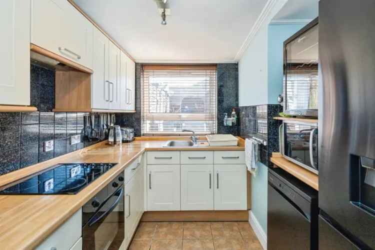 Spacious 3-Bed Family Home Near Shops and Schools