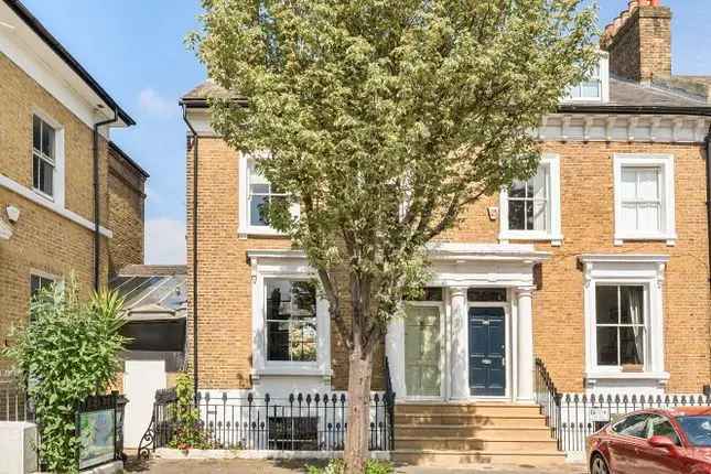 Georgian Family Home 4 Beds 2100 sq ft Walworth London