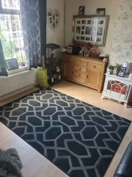 2 Bed House Near Shops and Schools Pets Allowed