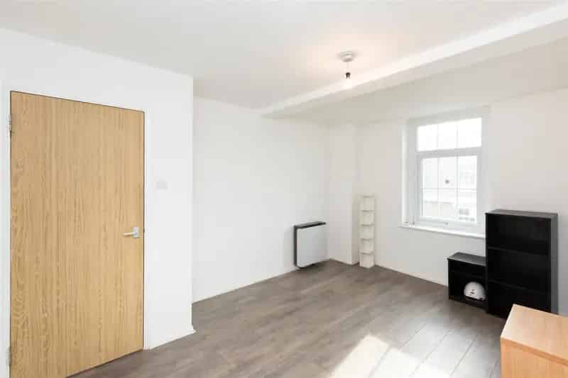 3 Bedroom Flat House to Rent in Bethnal Green