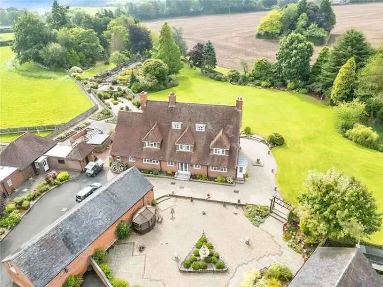 9 Bedroom Detached House with Gardens, Lakes & Stables