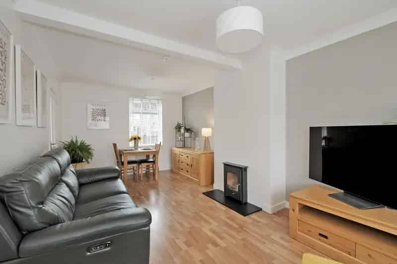 2 Bedroom End Terrace Home with Modern Decor and Garden