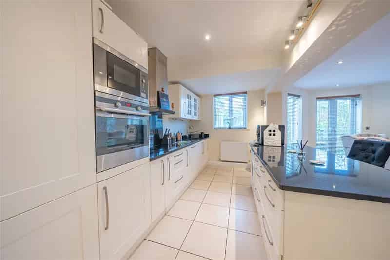 Three Bedroom Detached House with Ensuite and Dressing Room