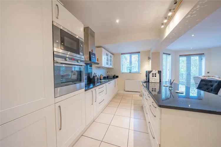 House For Sale in Leeds, England