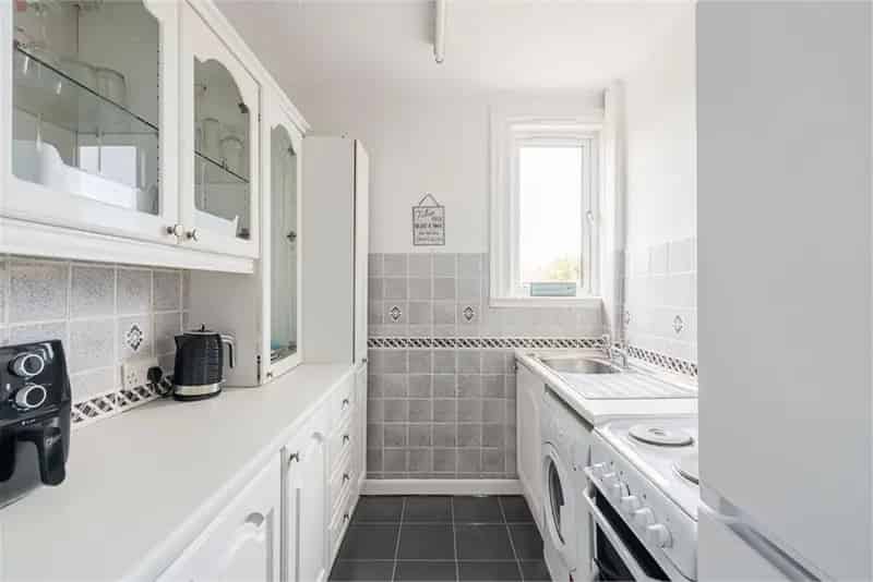 3 Bed Flat Upper Villa with Private Garden - Parkhead