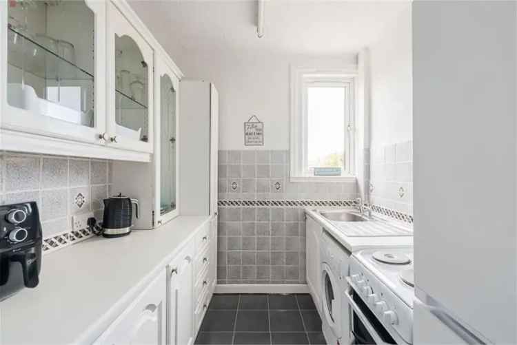 3 Bed Flat Upper Villa with Private Garden - Parkhead