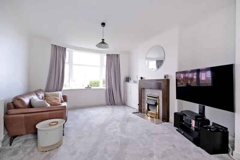 3 Bed Semi Detached House Near Aberdeen Royal Infirmary