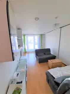 2 Room 49m² Flat in London - Balcony, Parking & Fully Furnished