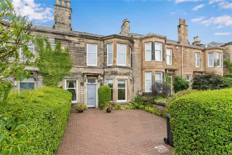 5 Bed House Terraced with 2 Reception Rooms in Liberton