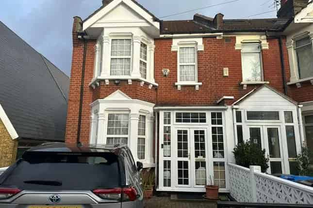 3-Bed Semi-Detached House Wimbledon Town Centre