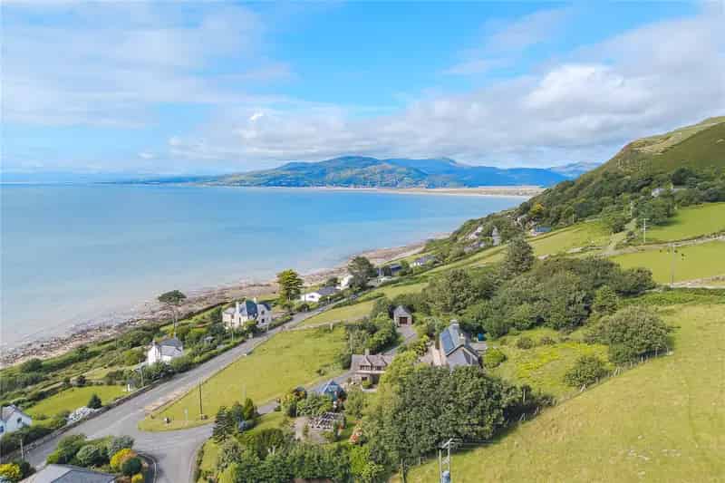 3 Bedroom Detached Coastal Home with Sea Views and Studio