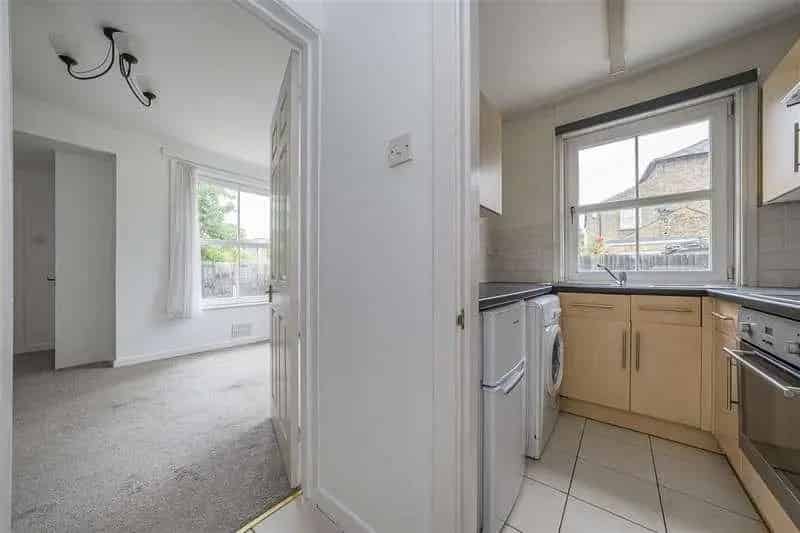 1 Bed Flat for Sale Old Windsor - Ground Floor Studio Apartment