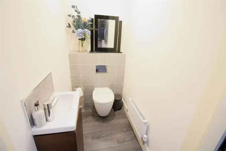 3 Bedroom Detached House to Rent