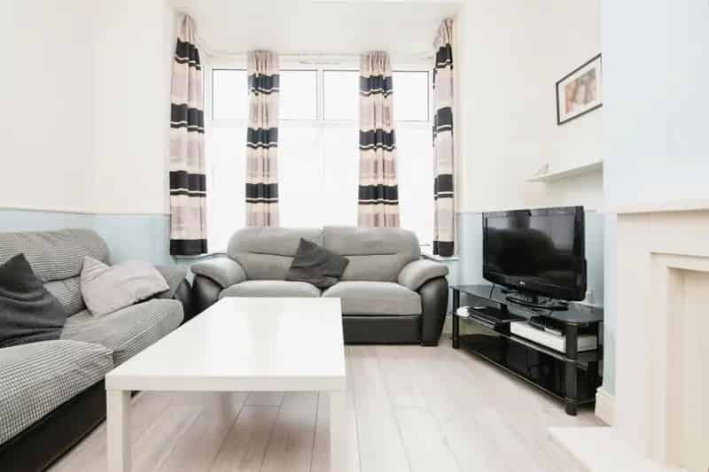 Three Double Bedroom Family Home Near Amenities