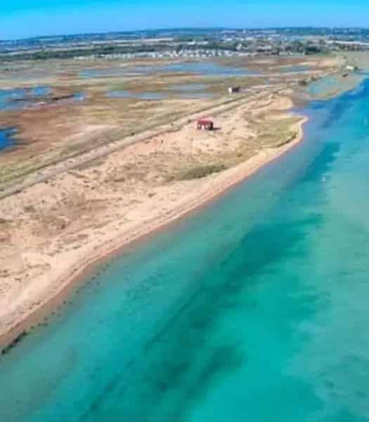 Large 3 Bed House by the Sea