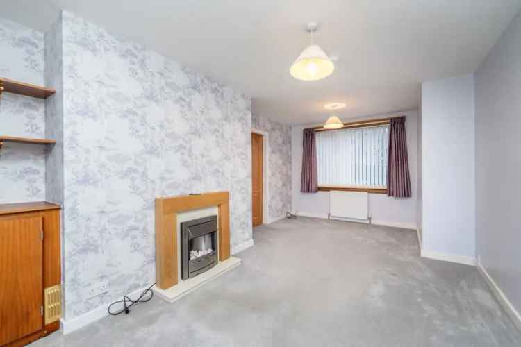 3 Bed Semi Detached House Near School and Shops