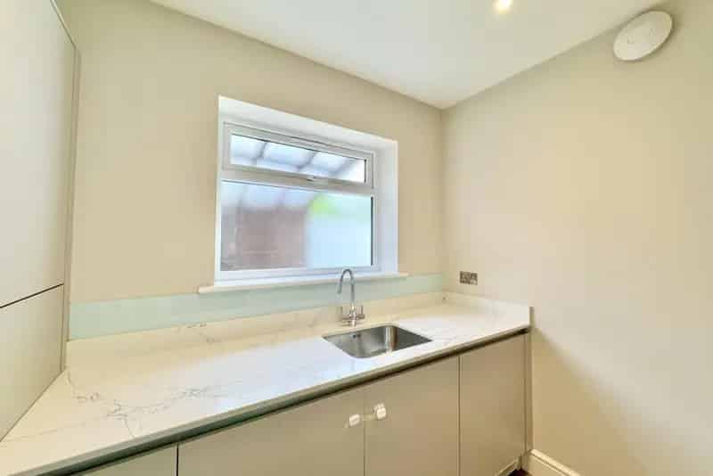 5 Bed Family Home for Sale - 3200 sq ft - Heated Pool