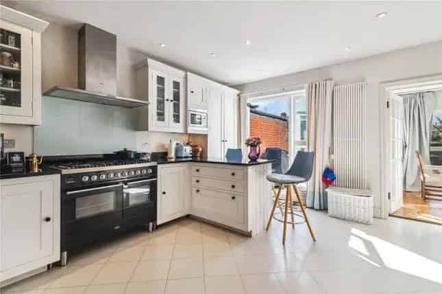 4 Bedroom Family House for Sale Ellerton Road London SW18