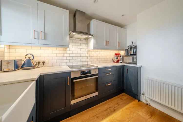 3 Bedroom Mid Terrace House Holyport Modern Family Home