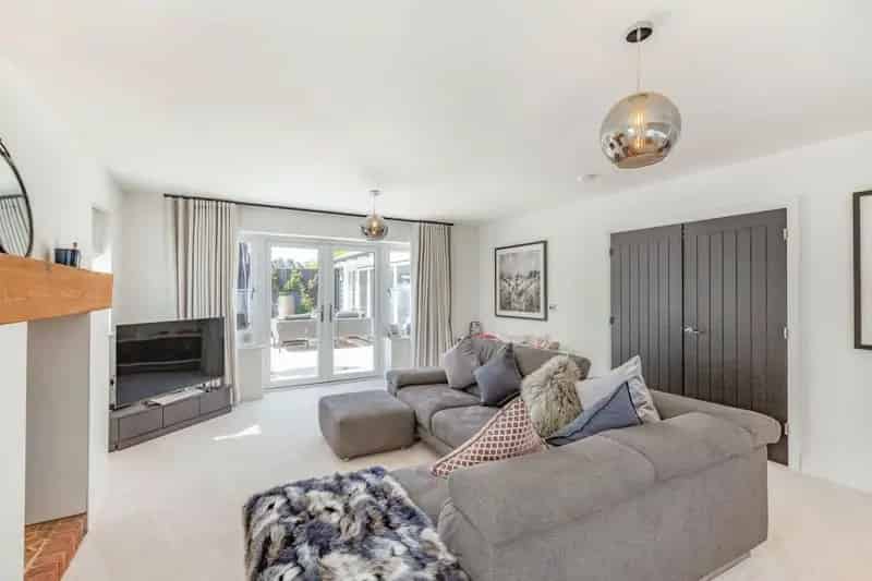 4 Bedroom Detached House with Annex Studio and Gym