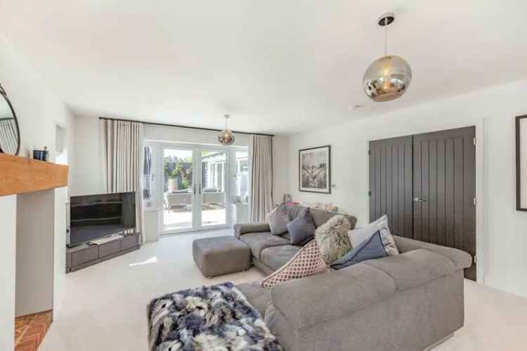 4 Bedroom Detached House with Annex Studio and Gym