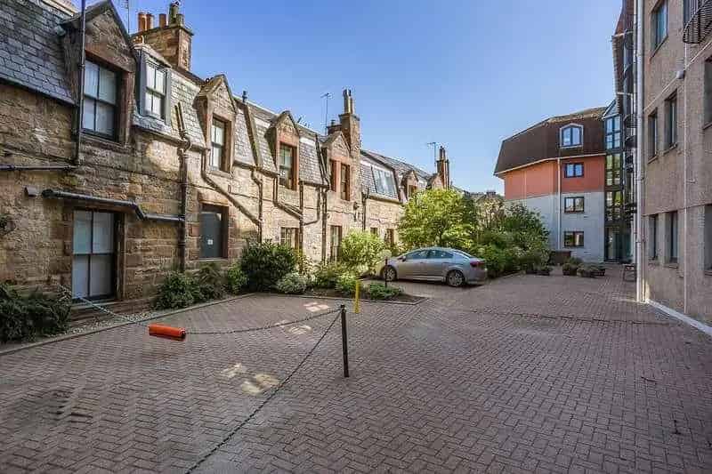 2 Bed Flat for Sale in Edinburgh West End - Stunning Views Parking Garden