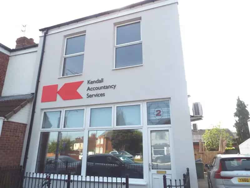 2 Bedroom Flat to Rent - Refurbished Apartment with Parking