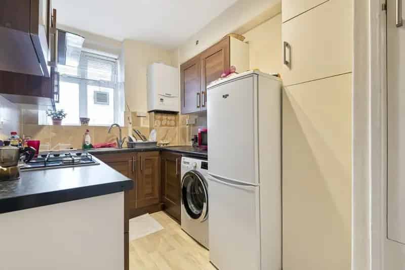 2-Bedroom Ground Floor Flat with Garden and Balcony