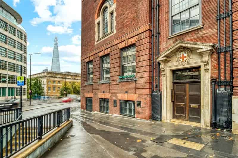 2-Bedroom Apartment near Monument, London