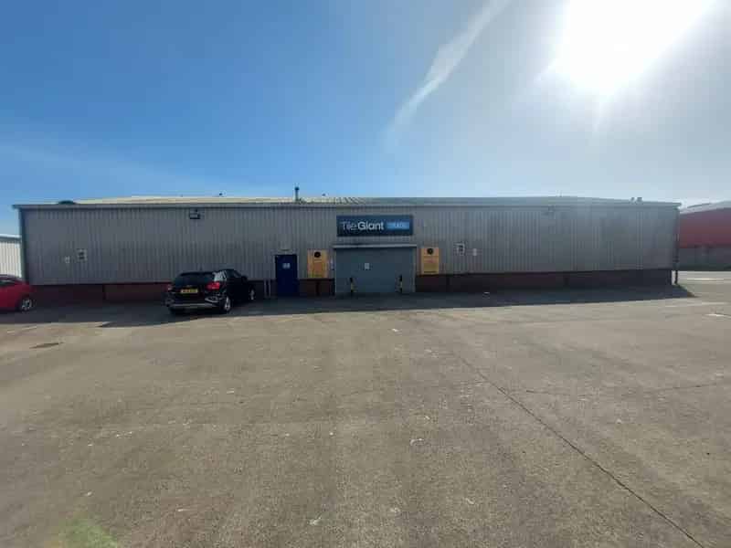 Workshop Showroom Unit with Ample Parking and Yard