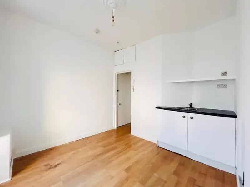 Studio Flat Kemptown Brighton Zero Deposit Available