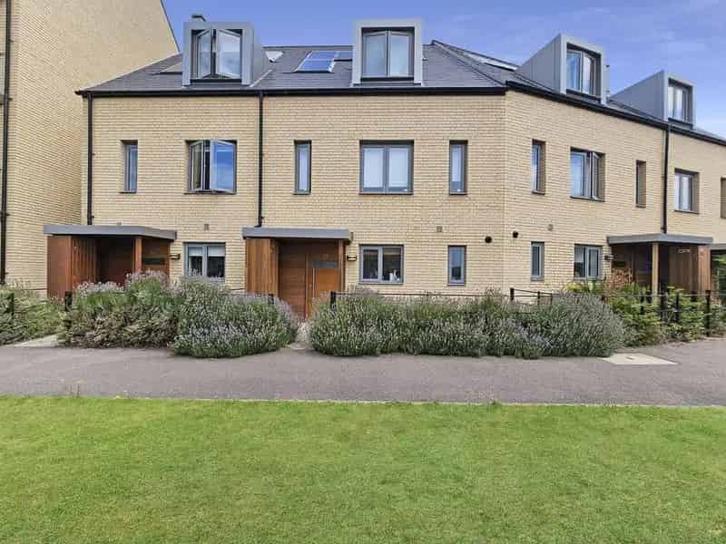 3 Bedroom Townhouse for Sale Modern Family Home