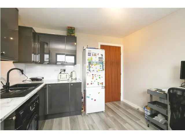 2 bedroom flat  for sale